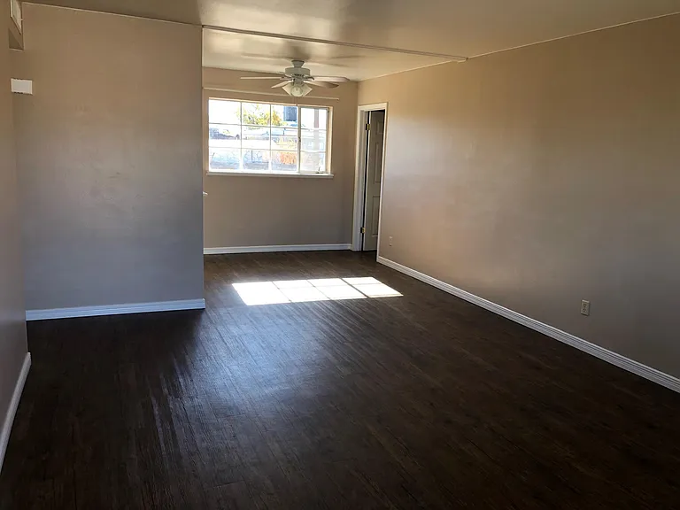 5702 Macon Ln — Photo 2
