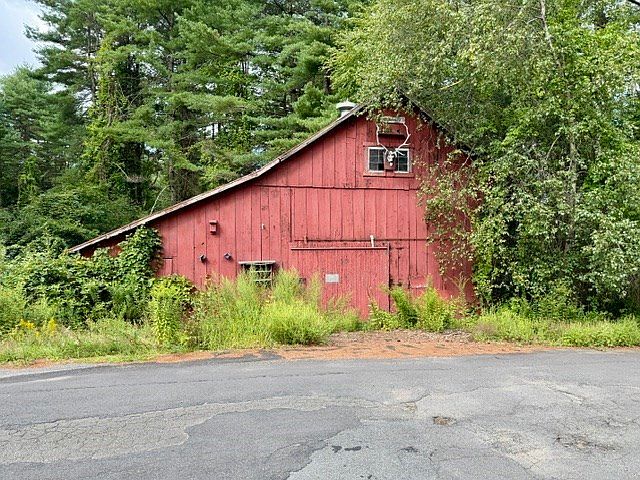 1st image of 501 Coles Meadow Rd