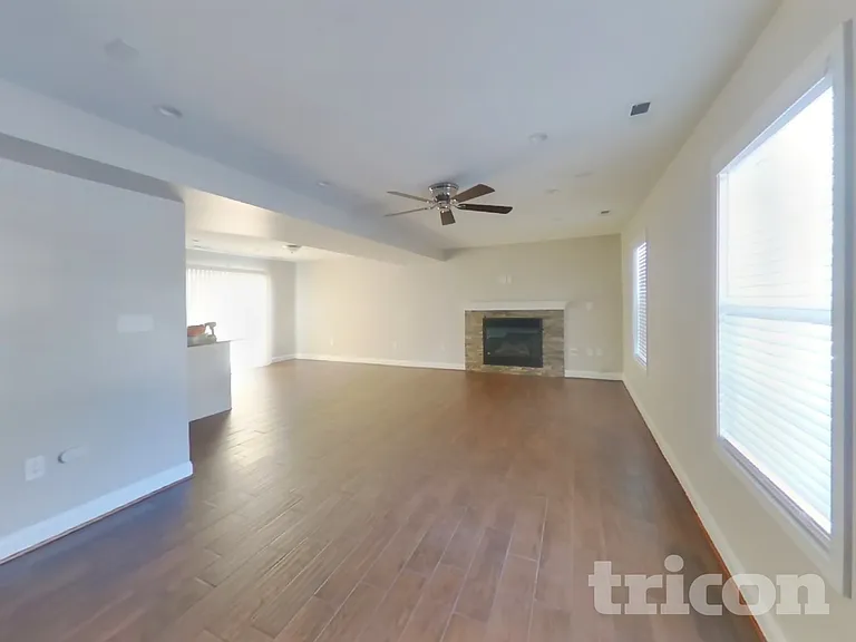 1202 Addison Ct — Photo 3