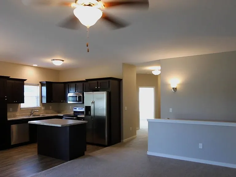 2033 Mackinaw Dr — Photo 3