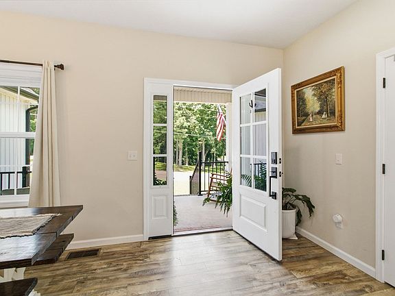 5th image of 33 King Arthur Dr