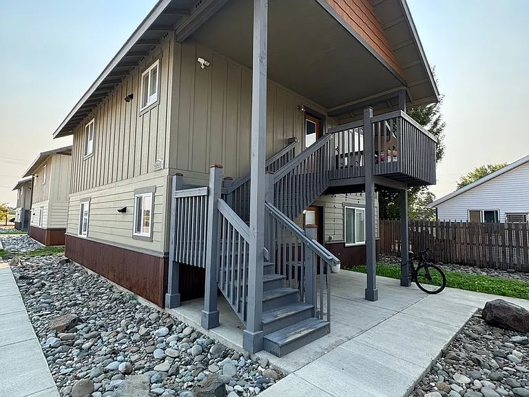 2221 N Airport Rd — Photo 2
