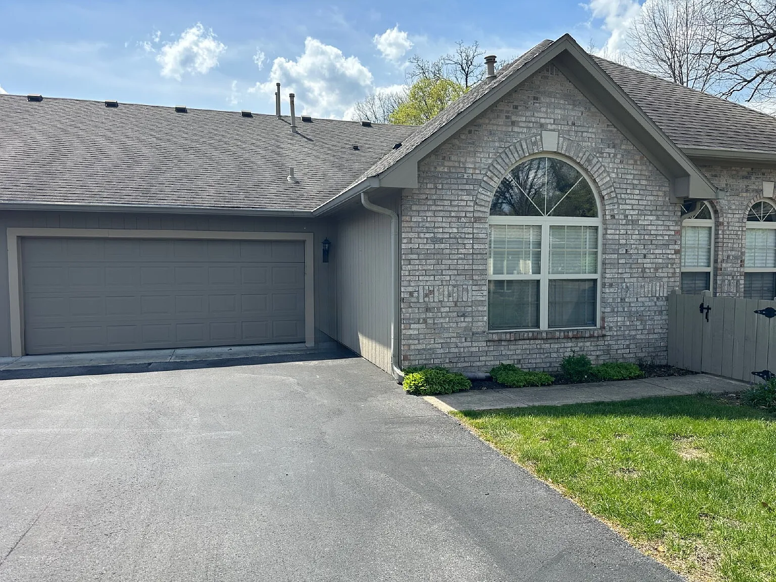 2 bed, 2.0 bath, 1690 sqft, $1,950 — Photo 2