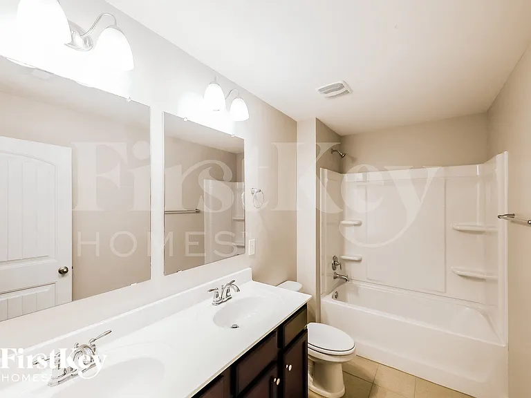 7009 Elm Crest Cir — Photo 13