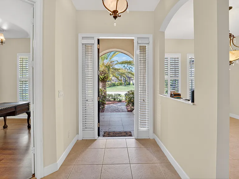854 SW Saint Tropez Ct — Photo 7