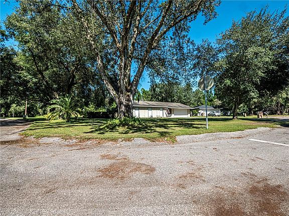 2nd image of 1760 Cove Cir