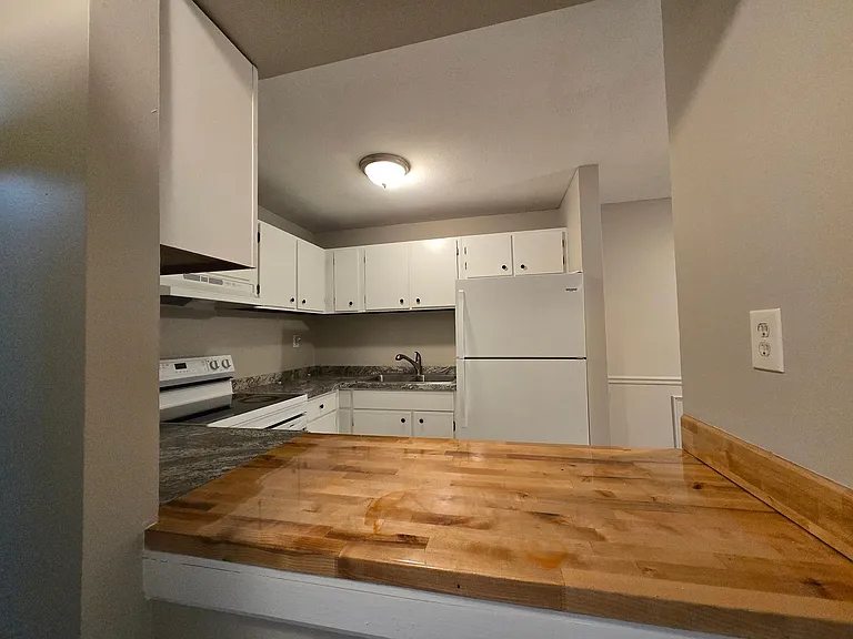 Creekwood Apartments - Farmington — Photo 12