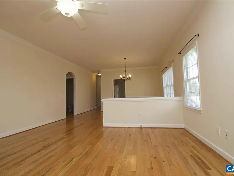121 Bryant Dr — Photo 6