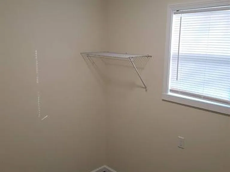 1538 Longfield Ave — Photo 10
