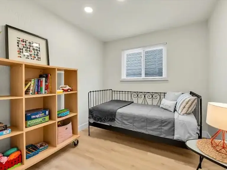 310 Dewey St — Photo 11