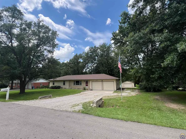 6029 NW Westbrooke Dr, Topeka, KS 66617