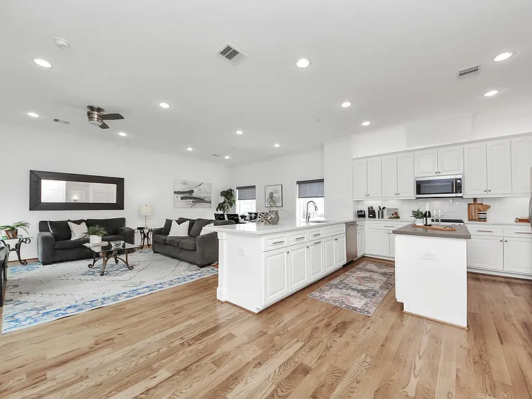 1628 W 24th St — Photo 10