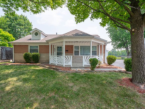 3rd image of 435 Park Dr