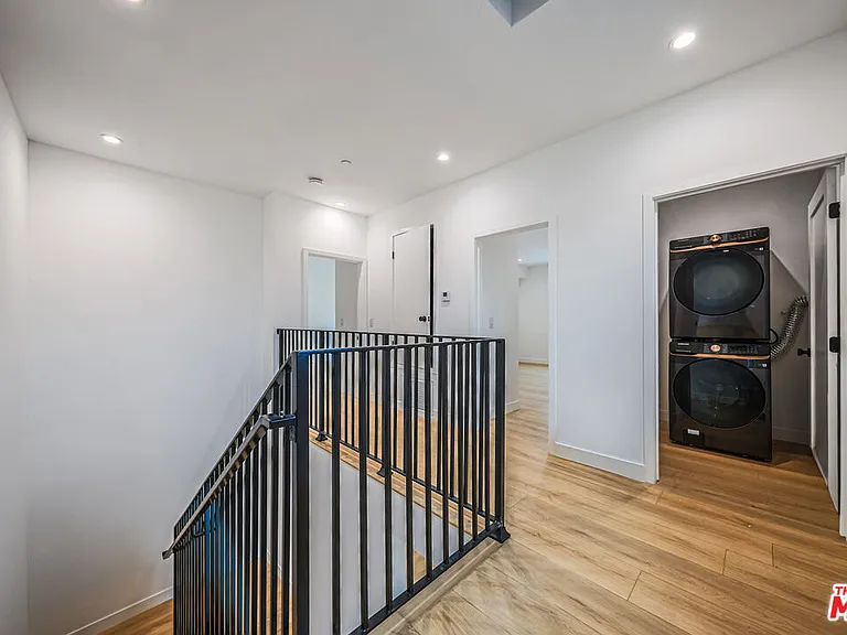 1525 S Carmelina Ave #1525 — Photo 12