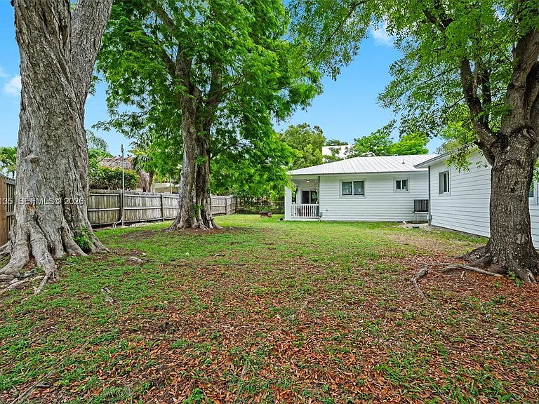 4 Transylvania Ave — Photo 21