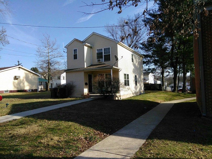 2nd image of 321 Linden Ave
