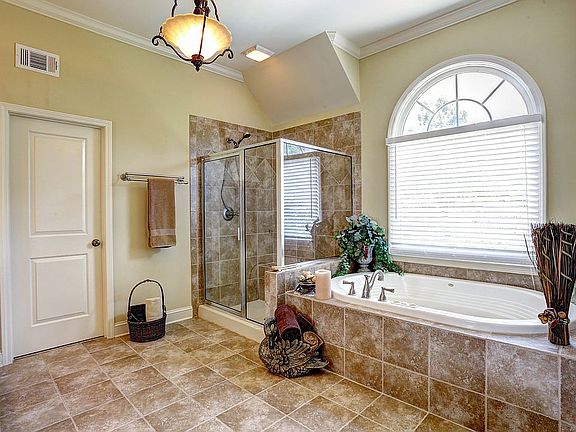 Soothing master bath