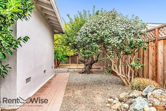 2080 Helena Way — Photo 28