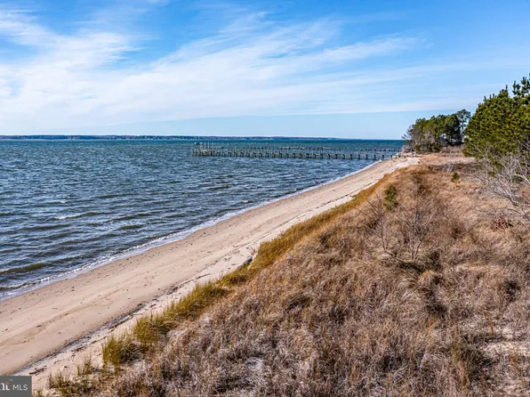 19 Rocky Neck Rd, Lancaster, VA 22503