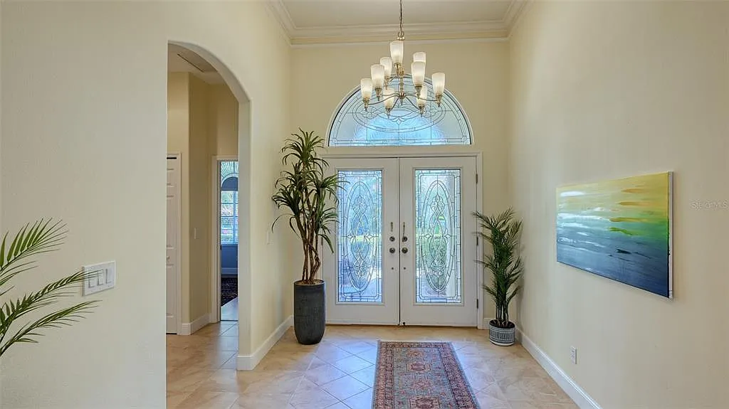3 bed, 2.0 bath, 2162 sqft, $8,000 — Photo 3