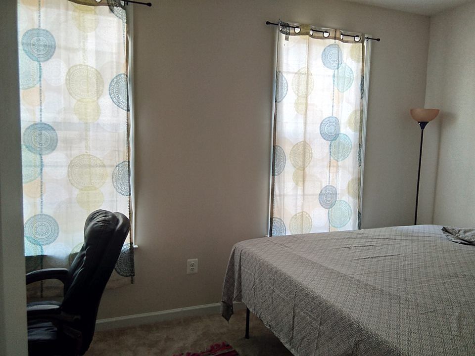 1st image of 1210 Acorn Ln