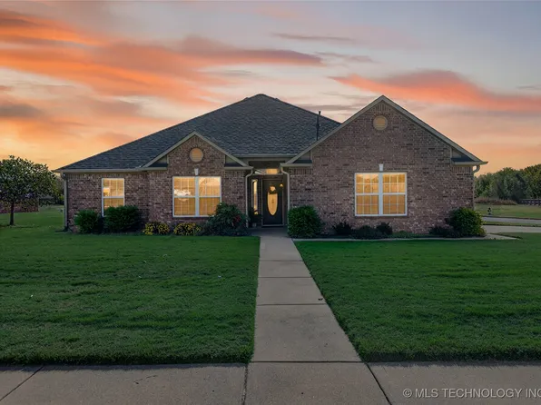 5205 Barnett Ave, Bartlesville, OK 74006