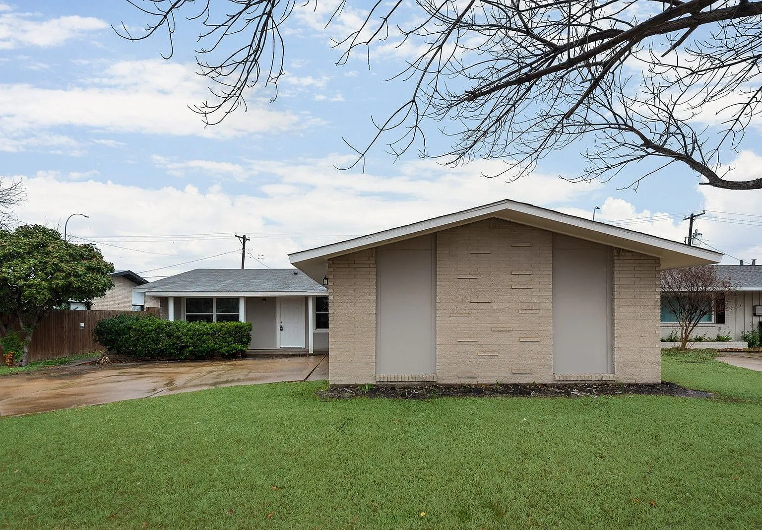 3 bed, 2.0 bath, 1230 sqft, $2,400 — Photo 3