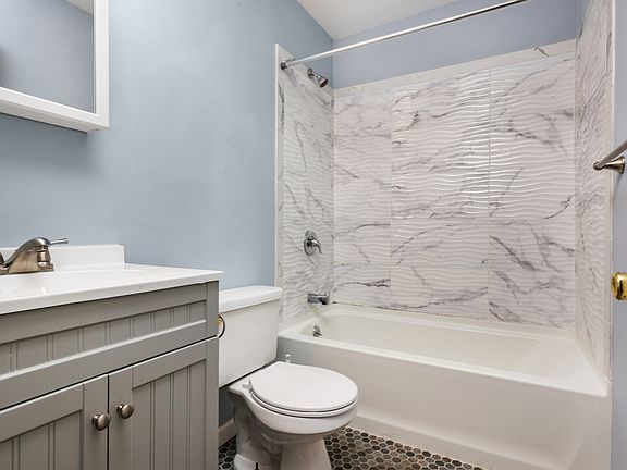Beautiful renovated full bath.