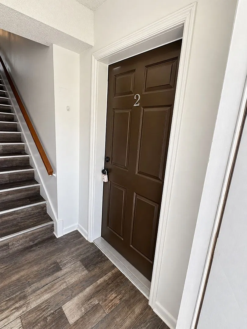 1 bed, 1.0 bath, 775 sqft, $999 — Photo 2