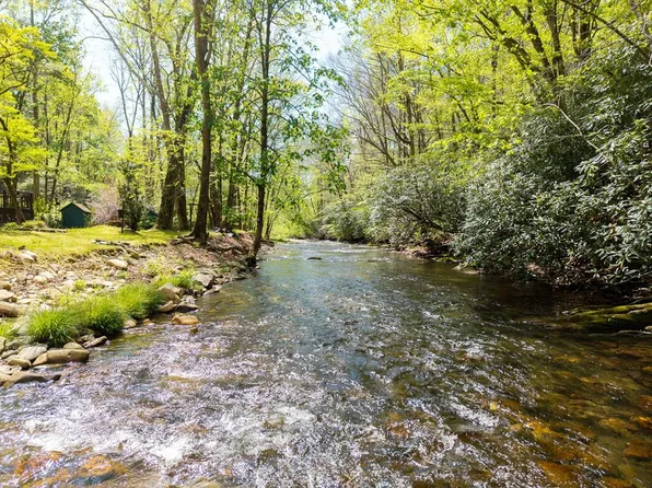 509 Slate Stone Dr, Hayesville, NC 28904