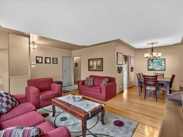 7536 Fleetwood Dr SE, Calgary, AB T2H 0X1