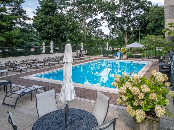 701 Pelham Road #5L, New Rochelle, NY 10805