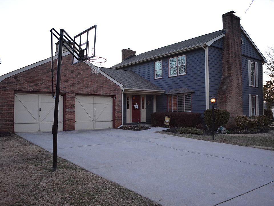 1st image of 601 Villa Crest Dr