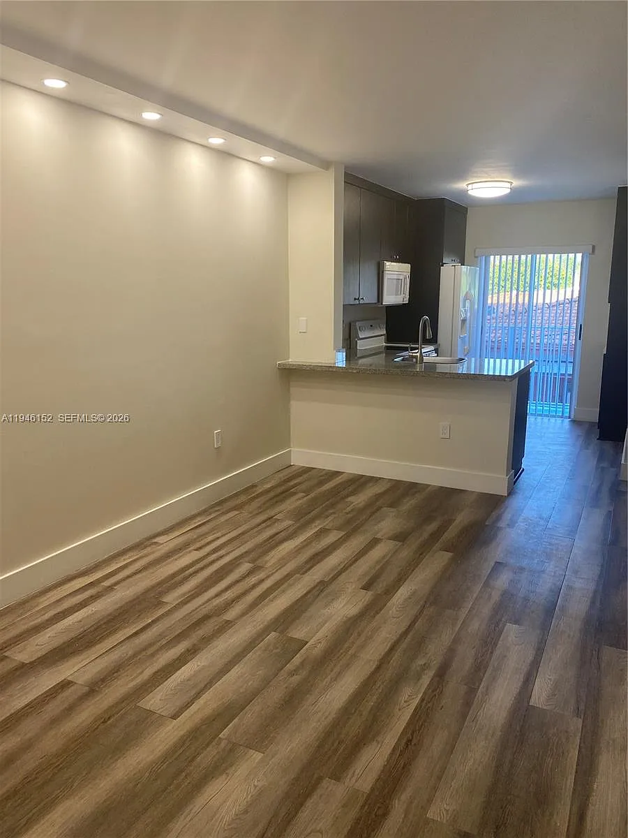 Building Photo - 2575 SW 27th Ave #212