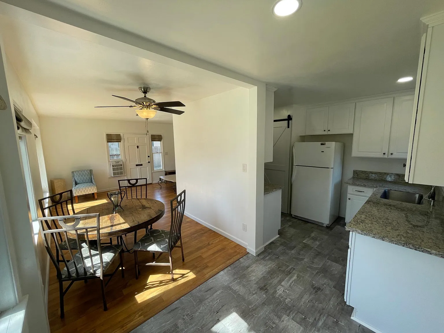 2 bed, 897 sqft, $2,975 — Photo 3