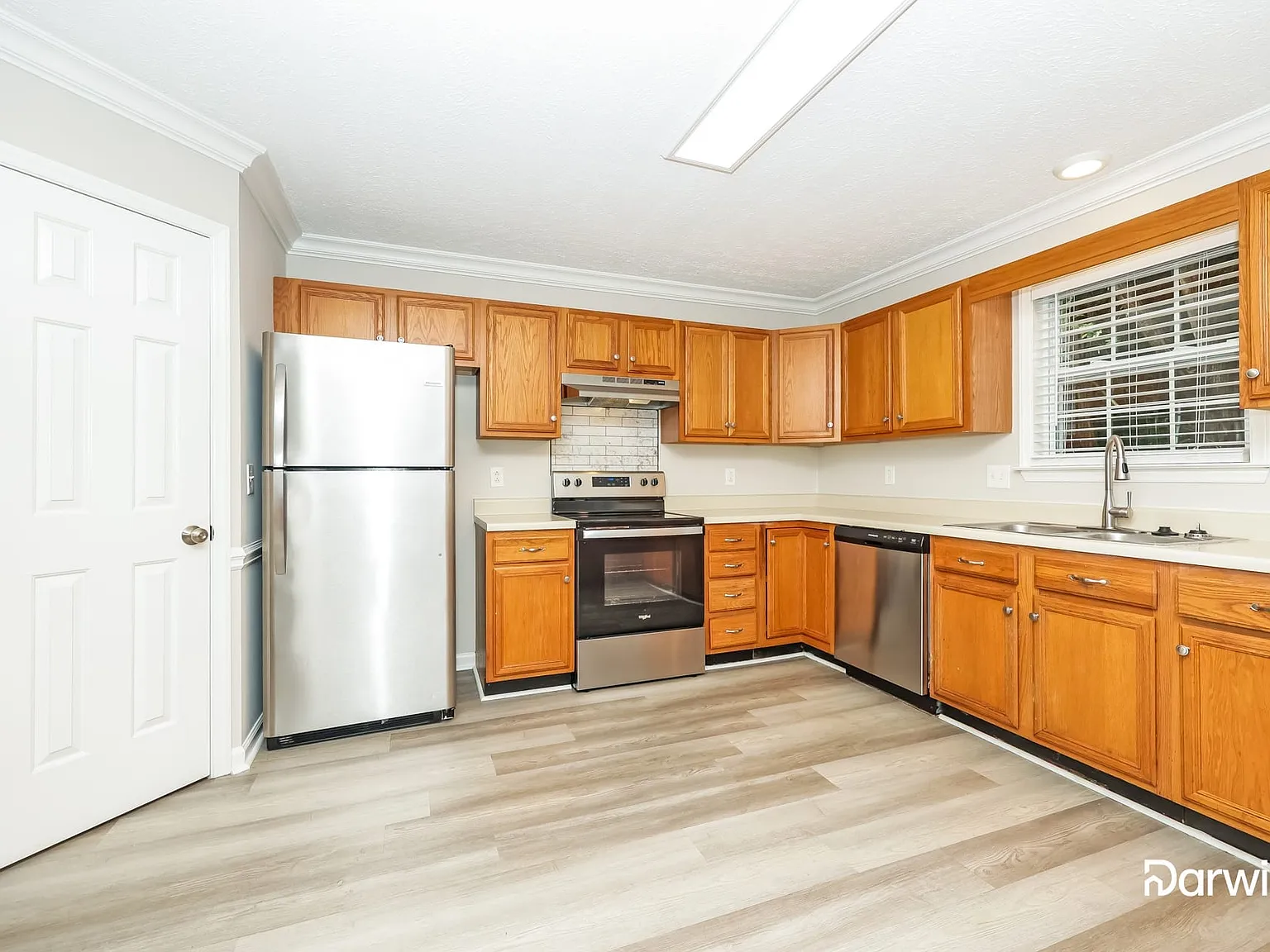 4 bed, 2.5 bath, 2400 sqft, $2,410 — Photo 4
