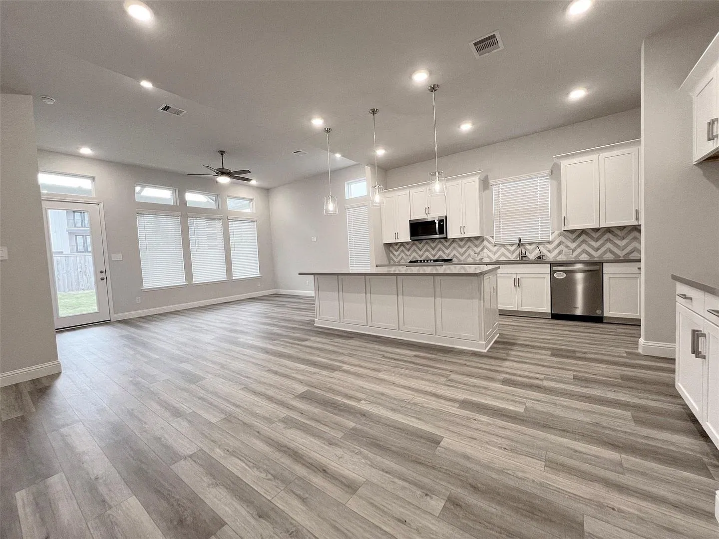 3 bed, 2.5 bath, 2194 sqft, $2,700 — Photo 4