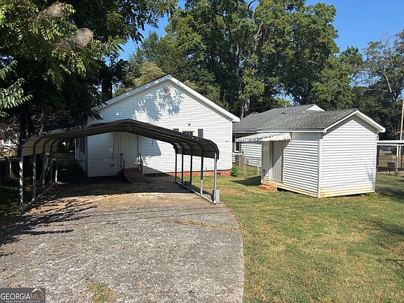 5th image of 8 Akron St