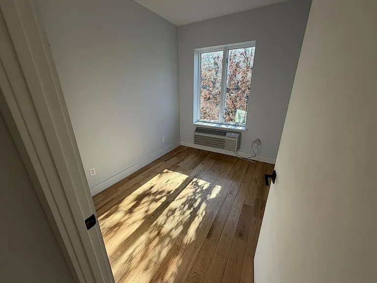494 Jackson Ave #3B — Photo 3