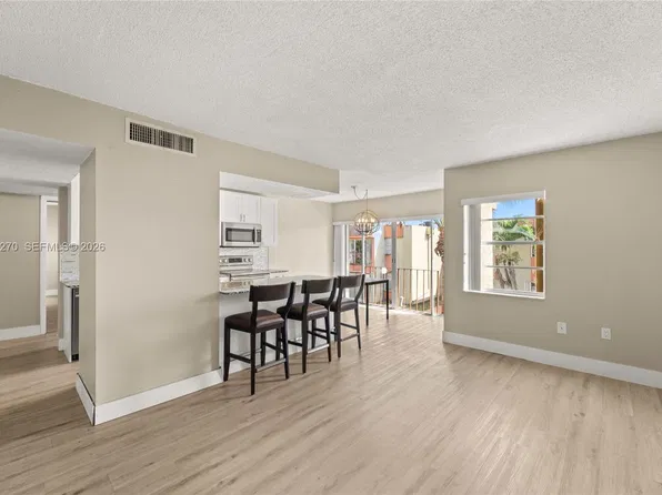 9370 W Flagler St APT 201D, Miami, FL 33174