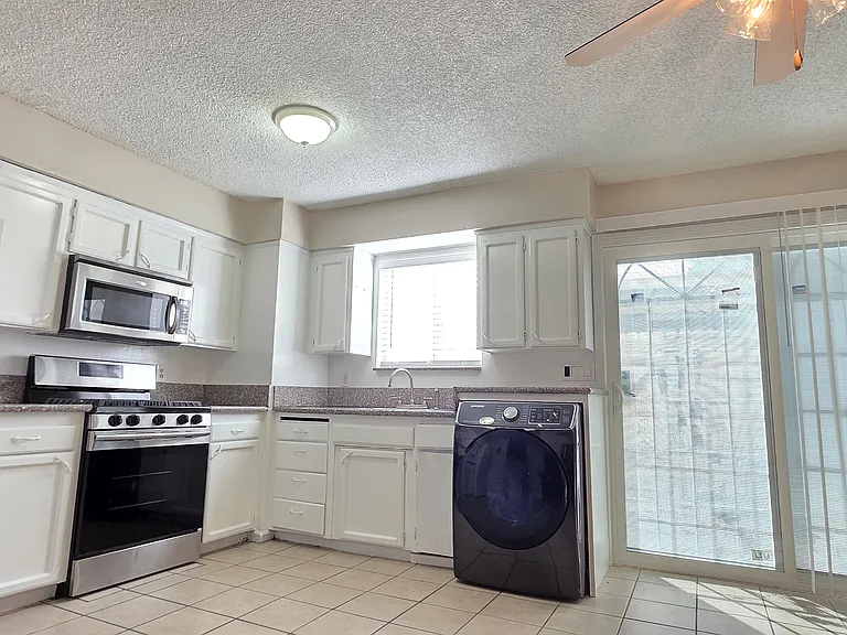 4136 N Thesta St #10 — Photo 6