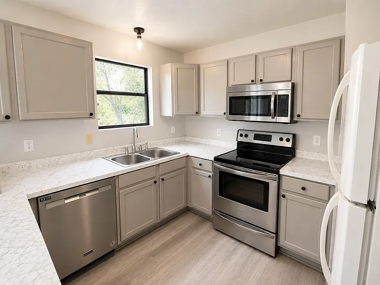 210 Skyline Dr #A — Photo 3