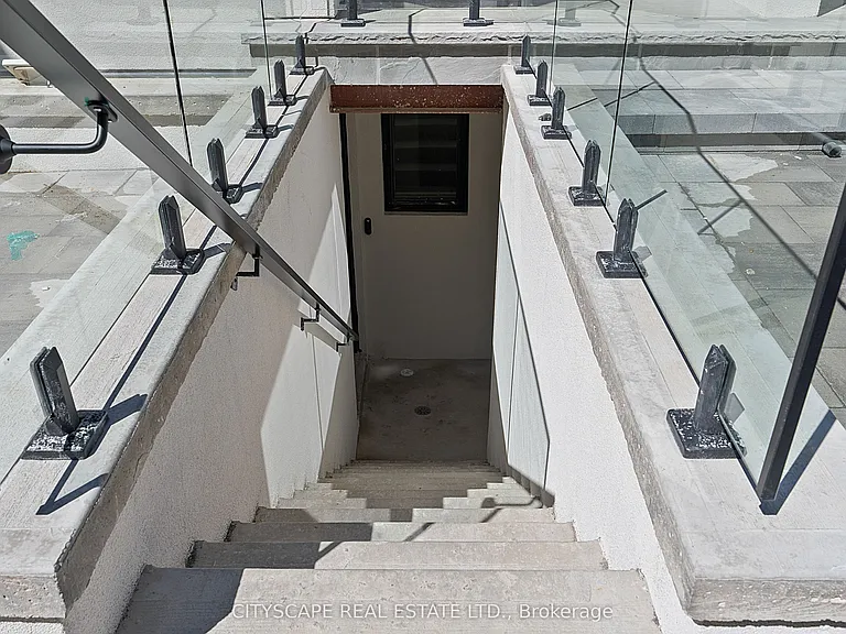 587 Oakwood Ave #1 — Photo 2