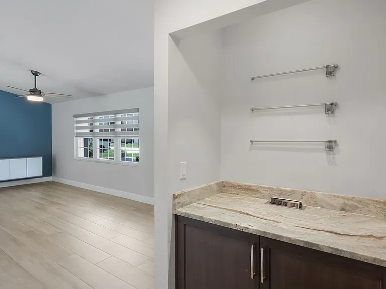 2212 SE 7th St — Photo 15