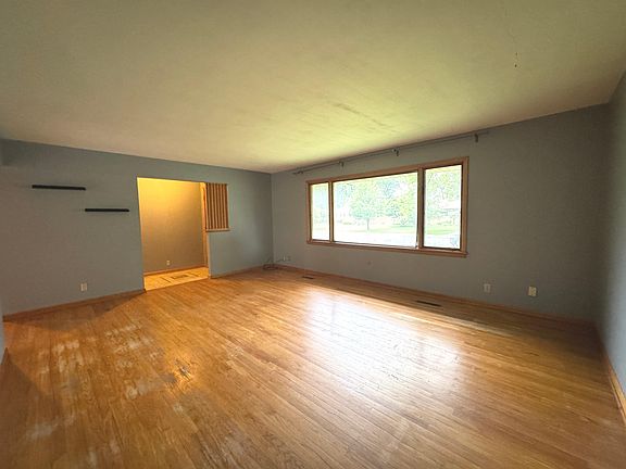 5th image of 8417 Hohman Ave