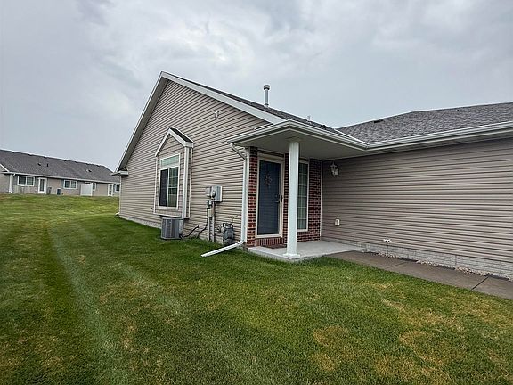 3rd image of 622 Carlton Dr