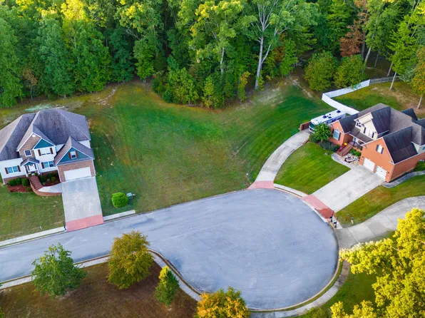 1444 Leighton Dr, Soddy Daisy, TN 37379