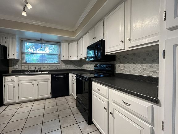 4th image of 816 Laurel Ave
