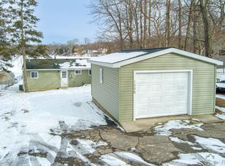 1998 Lakeview Dr, Lapeer, MI 48446