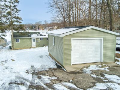 1998 Lakeview Dr, Lapeer, MI, 48446